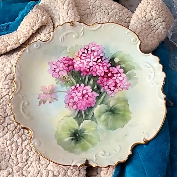 Vintage Floral painted plate porcelain w/ already attached hardware for hanging - Picture 3 of 12